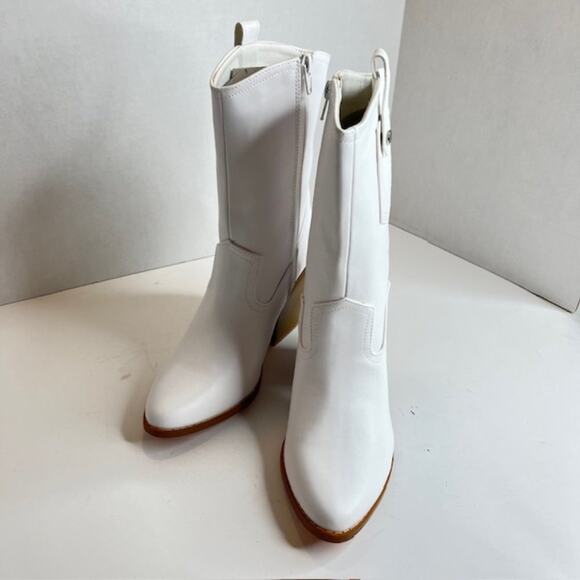 Sleek New Sz 7.5 White Cowboy Boots Ready to Ride. - Picture 12 of 12